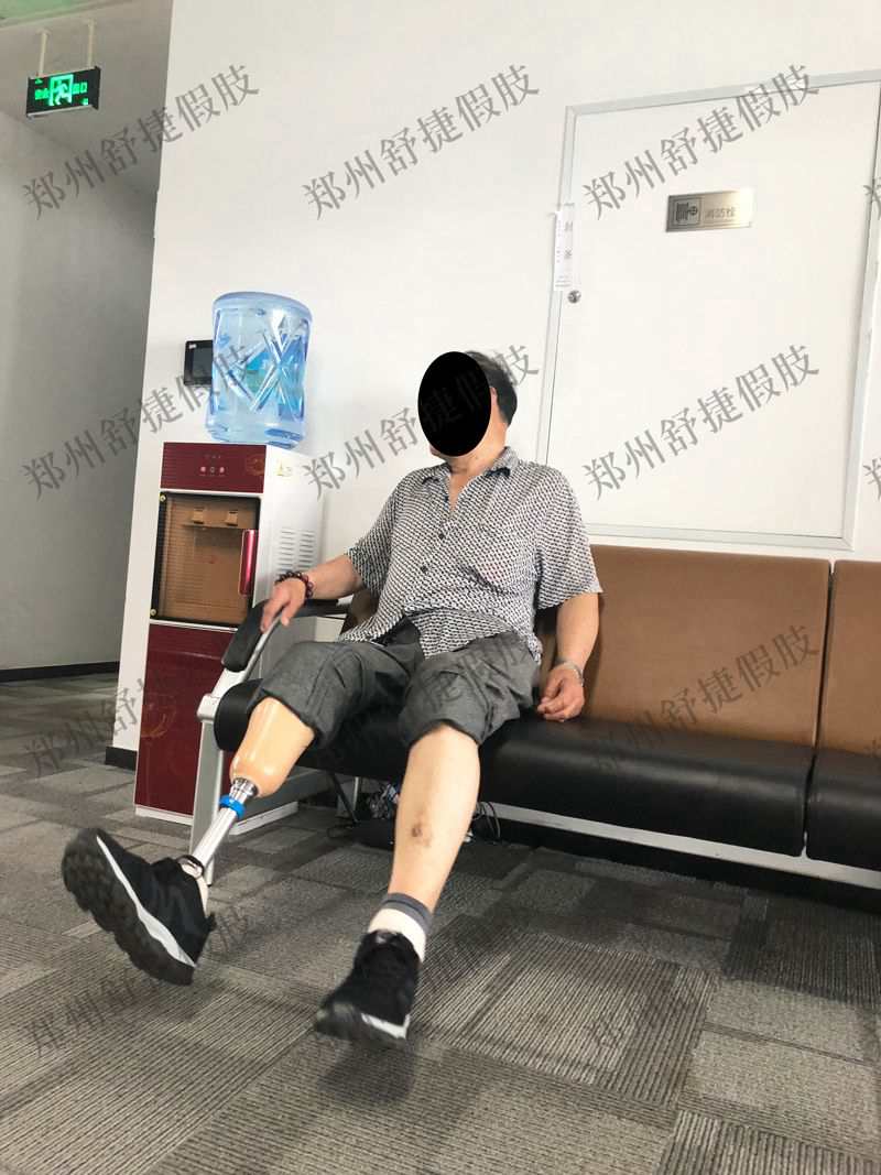 老年人专用假肢.jpg